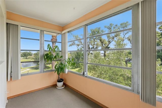 11201 80TH AVENUE N 302, Seminole, FL 33772