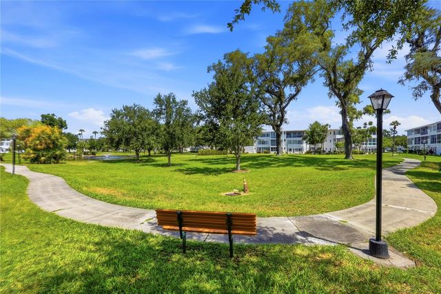 11201 80TH AVENUE N 302, Seminole, FL 33772