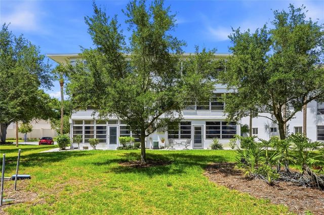 11201 80TH AVENUE N 302, Seminole, FL 33772