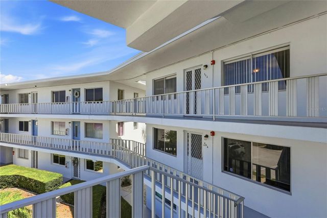 11201 80TH AVENUE N 302, Seminole, FL 33772