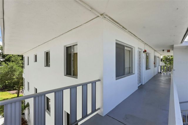 11201 80TH AVENUE N 302, Seminole, FL 33772