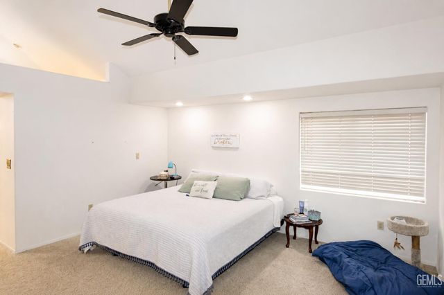 8212 Chaucer Street, Bakersfield, CA 93311