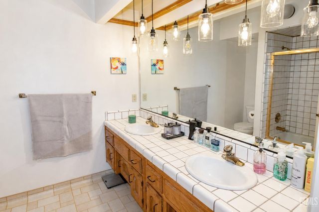 8212 Chaucer Street, Bakersfield, CA 93311