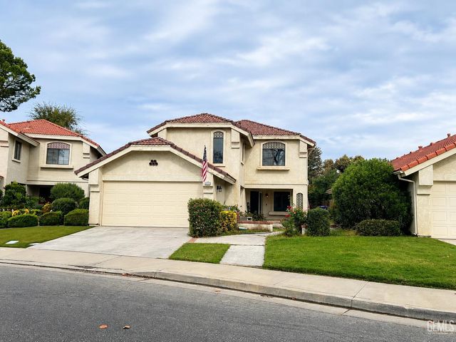 8212 Chaucer Street, Bakersfield, CA 93311