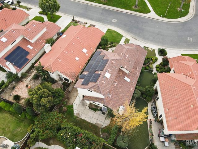 8212 Chaucer Street, Bakersfield, CA 93311