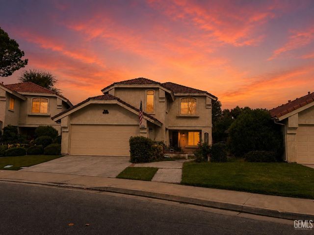 8212 Chaucer Street, Bakersfield, CA 93311