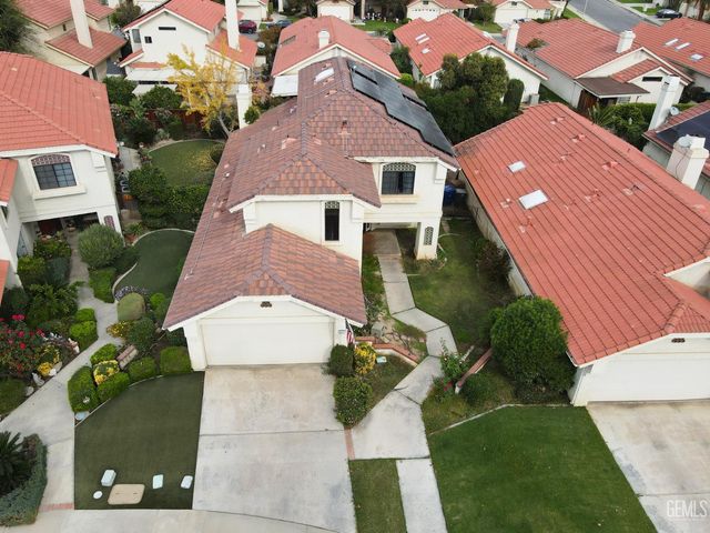 8212 Chaucer Street, Bakersfield, CA 93311