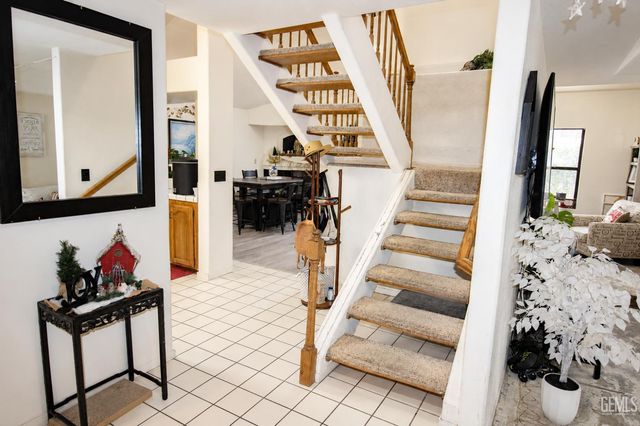 8212 Chaucer Street, Bakersfield, CA 93311
