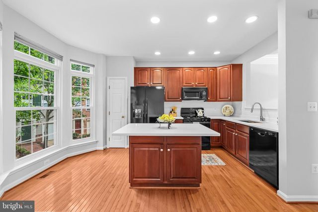 120 MARTIN LN, Alexandria, VA 22304