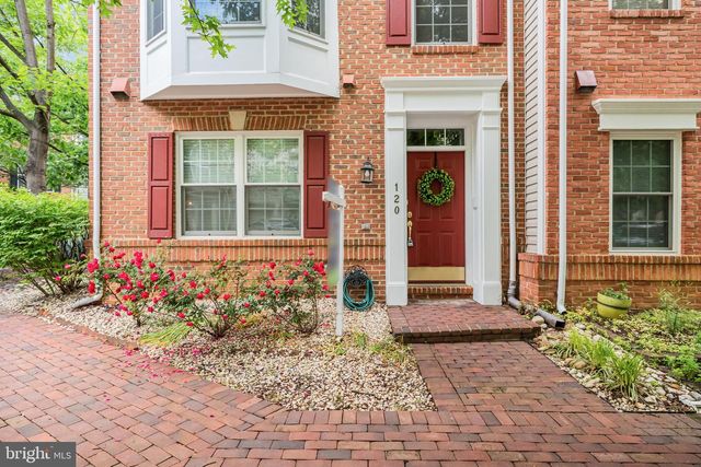 120 MARTIN LN, Alexandria, VA 22304