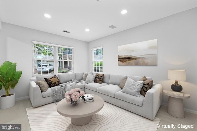 120 MARTIN LN, Alexandria, VA 22304