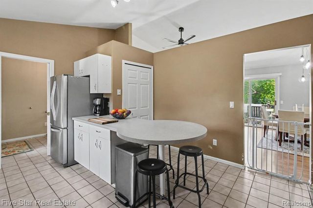 2830 Bayberry Drive, Waterford, MI 48329
