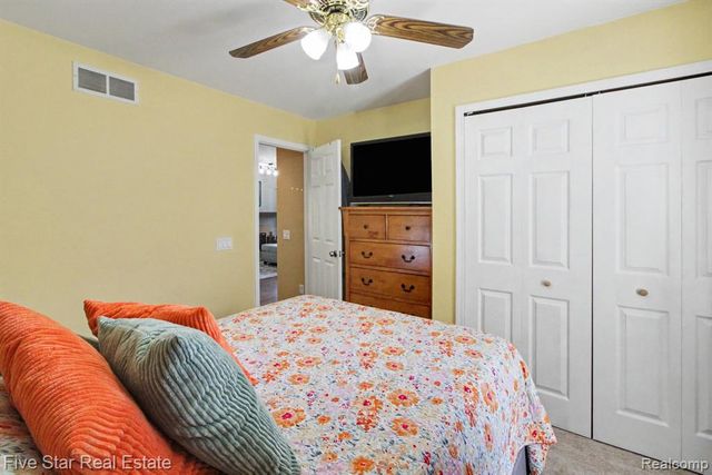 2830 Bayberry Drive, Waterford, MI 48329