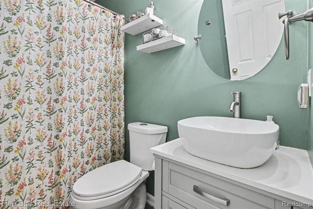 2830 Bayberry Drive, Waterford, MI 48329