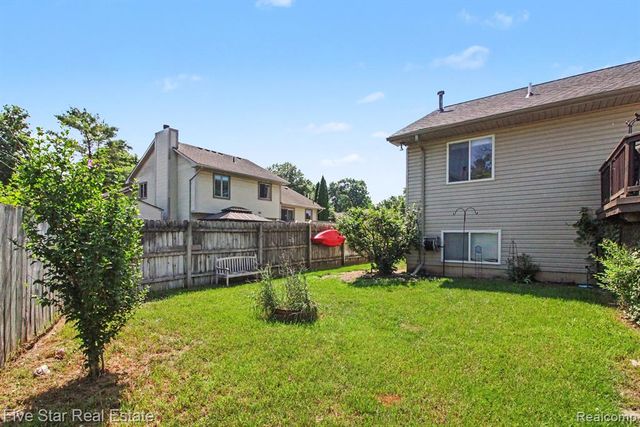 2830 Bayberry Drive, Waterford, MI 48329