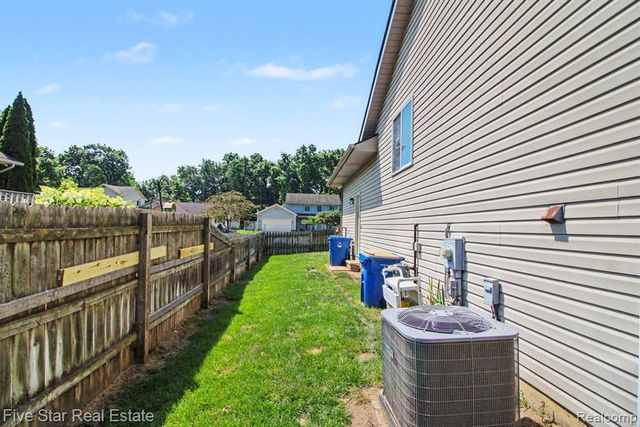 2830 Bayberry Drive, Waterford, MI 48329