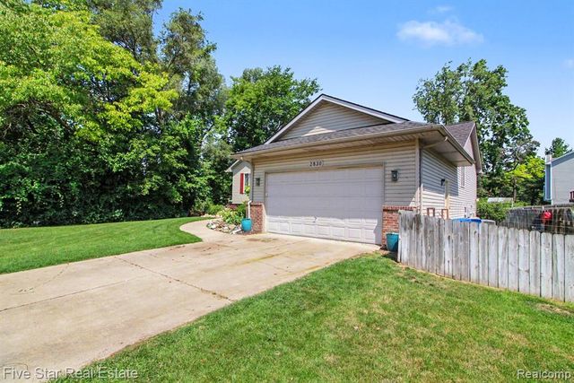 2830 Bayberry Drive, Waterford, MI 48329