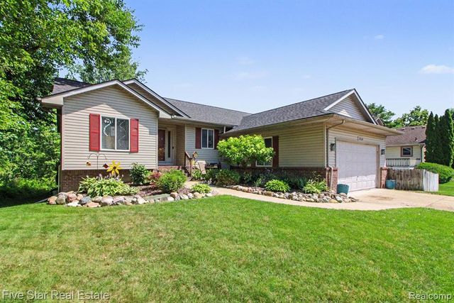 2830 Bayberry Drive, Waterford, MI 48329