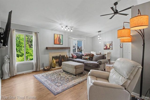 2830 Bayberry Drive, Waterford, MI 48329