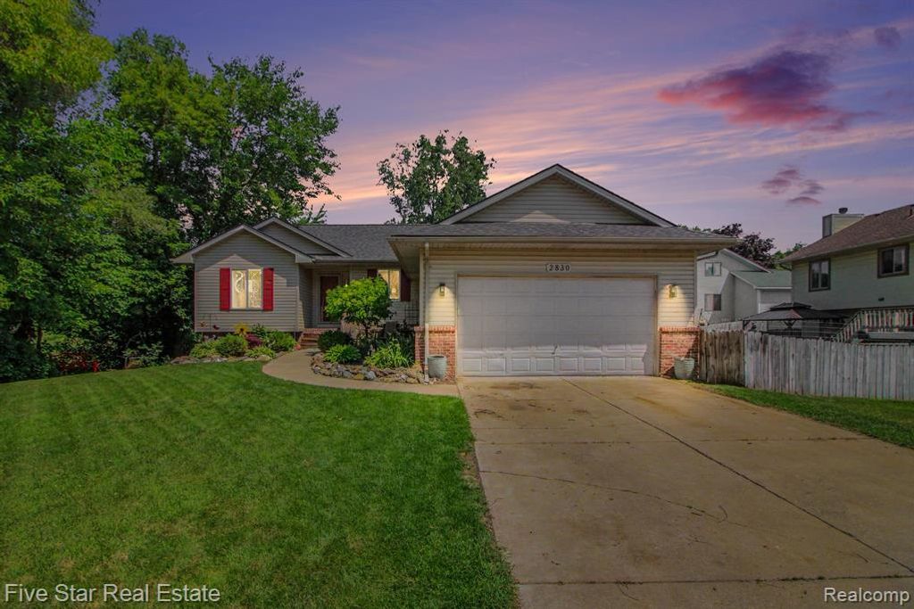 2830 Bayberry Drive, Waterford, MI 48329