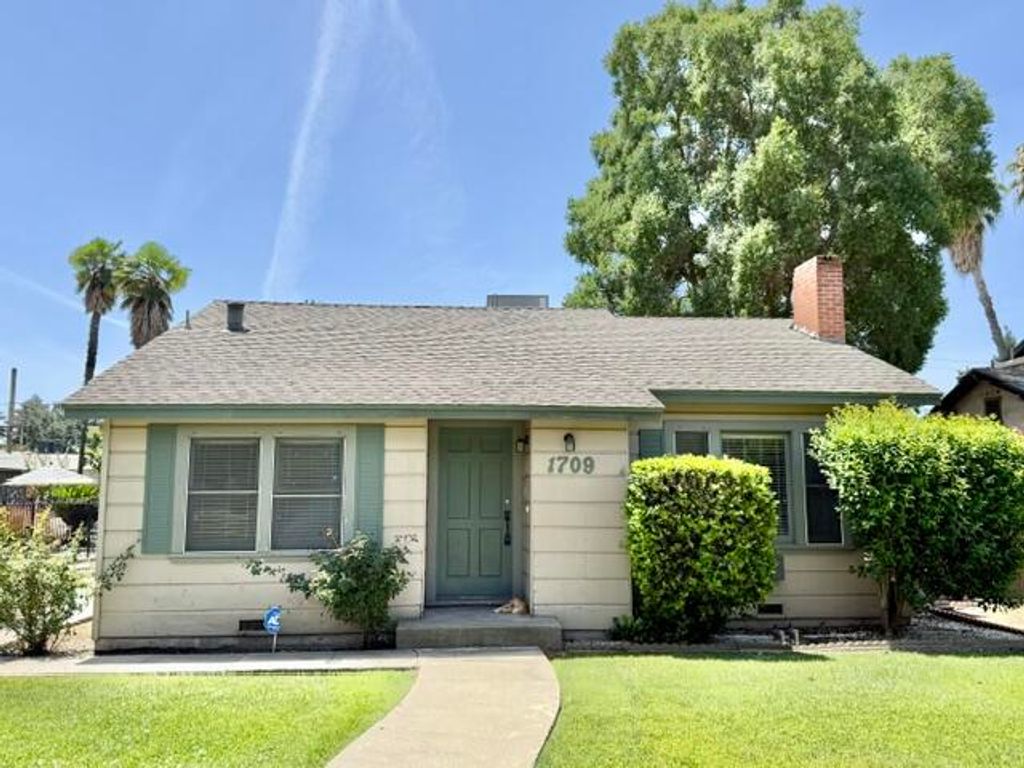 Image 1 of property listing at 1709 W Main Street, Visalia, CA 93291