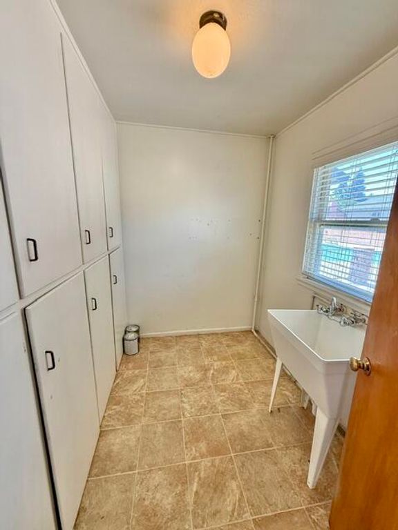 Image 19 of property listing at 1709 W Main Street, Visalia, CA 93291