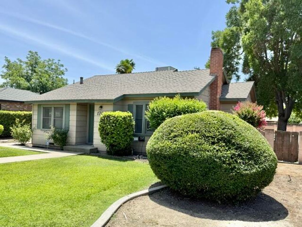 Image 2 of property listing at 1709 W Main Street, Visalia, CA 93291