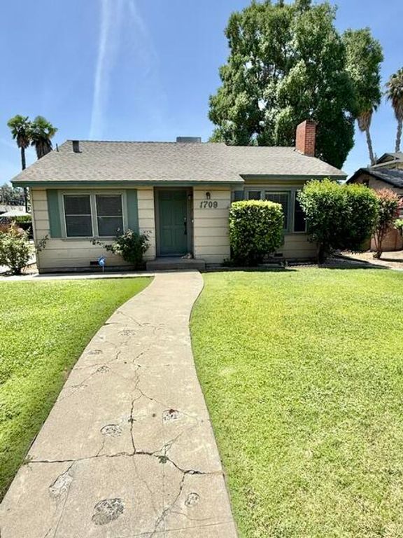 Image 3 of property listing at 1709 W Main Street, Visalia, CA 93291