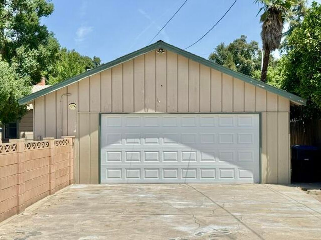 Image 32 of property listing at 1709 W Main Street, Visalia, CA 93291