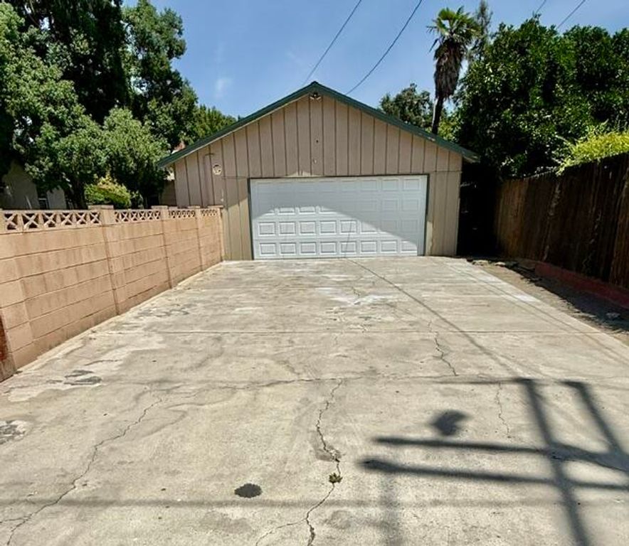 Image 33 of property listing at 1709 W Main Street, Visalia, CA 93291
