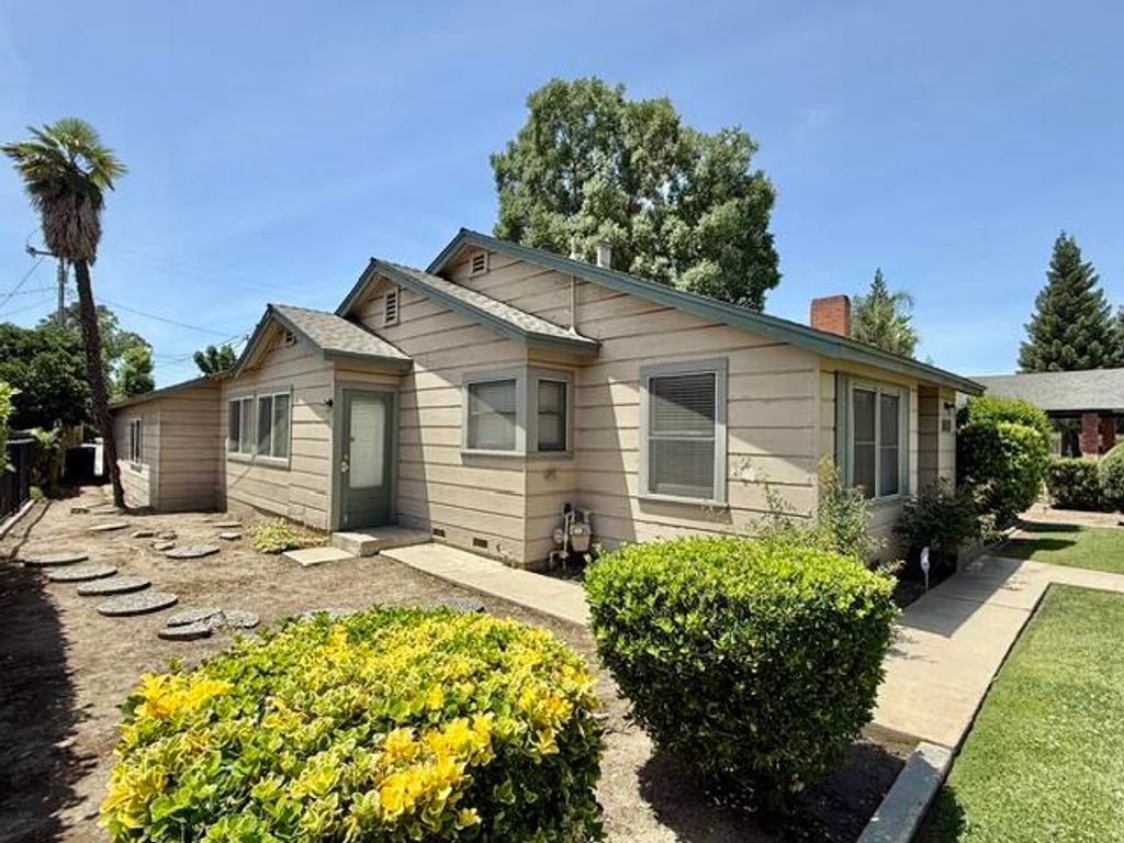 Image 4 of property listing at 1709 W Main Street, Visalia, CA 93291