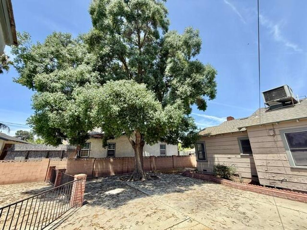 Image 6 of property listing at 1709 W Main Street, Visalia, CA 93291