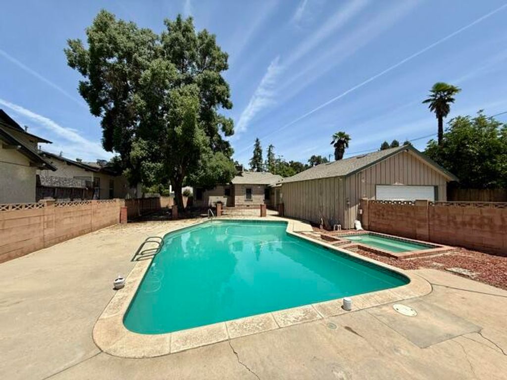 Image 8 of property listing at 1709 W Main Street, Visalia, CA 93291