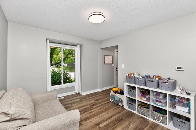 1208 63rd Street, West Des Moines, IA 50266