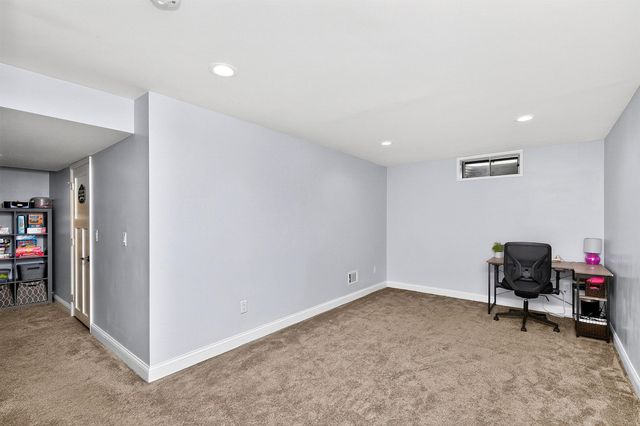 1208 63rd Street, West Des Moines, IA 50266