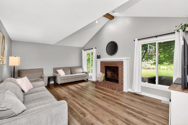 1208 63rd Street, West Des Moines, IA 50266