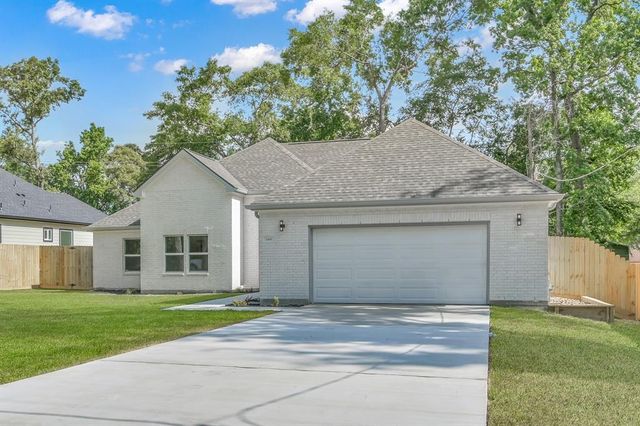 3302 Shadowcrest Lane, The Woodlands, TX 77380