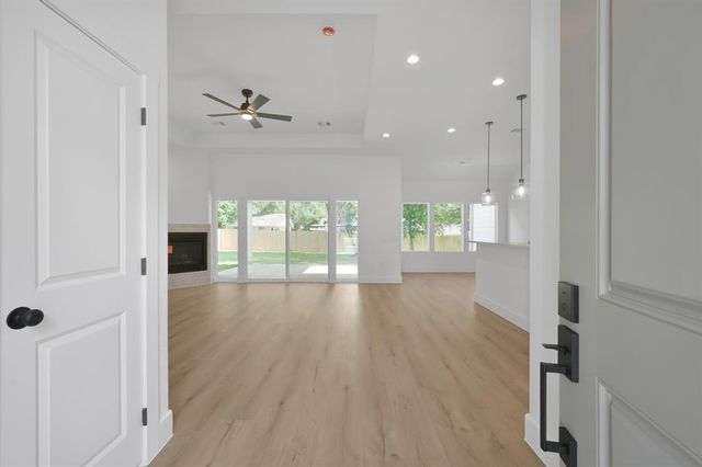 3302 Shadowcrest Lane, The Woodlands, TX 77380