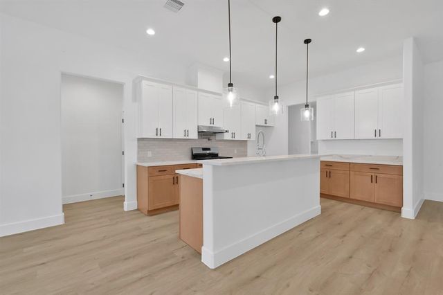 3302 Shadowcrest Lane, The Woodlands, TX 77380
