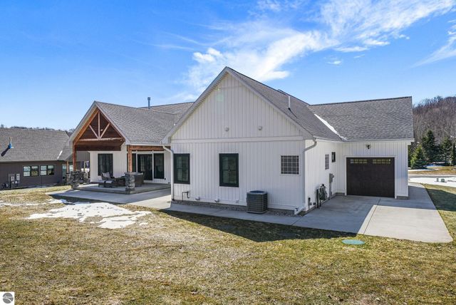 9339 E Summerfield Drive, Traverse City, MI 49684