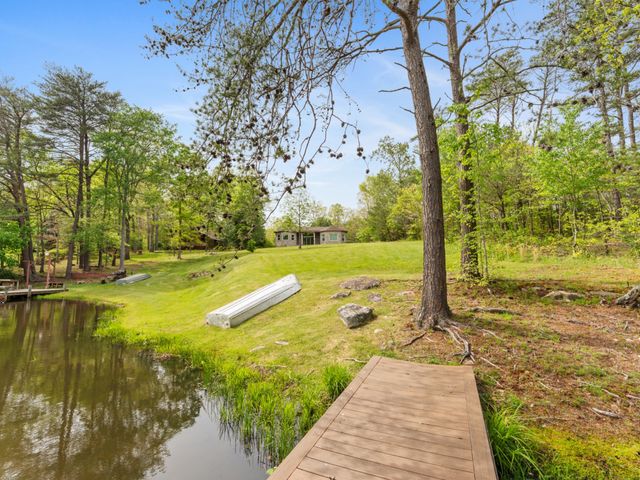 374 Eagle Lake Rd, Coalmont, TN 37313