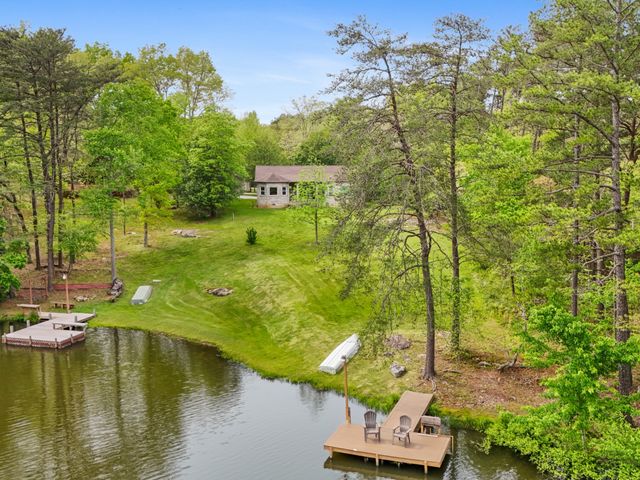 374 Eagle Lake Rd, Coalmont, TN 37313