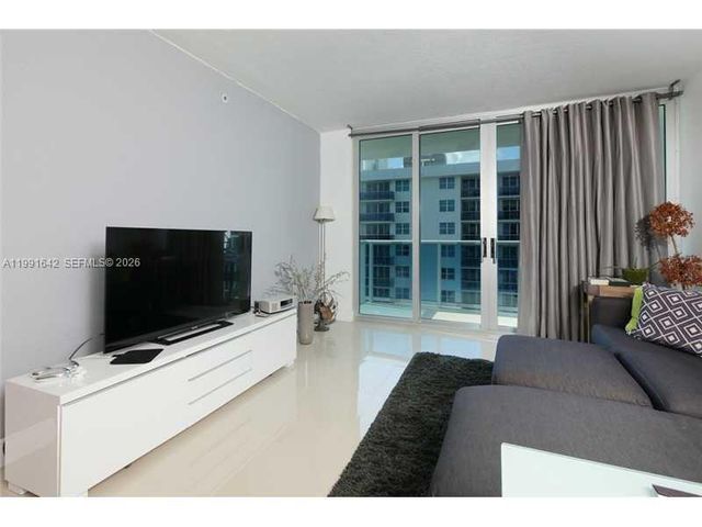 7501 E Treasure Dr 8C, North Bay Village, FL 33141