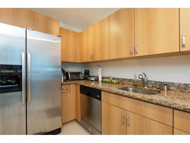 7501 E Treasure Dr 8C, North Bay Village, FL 33141