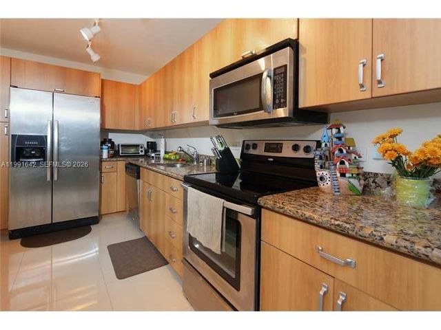 7501 E Treasure Dr 8C, North Bay Village, FL 33141