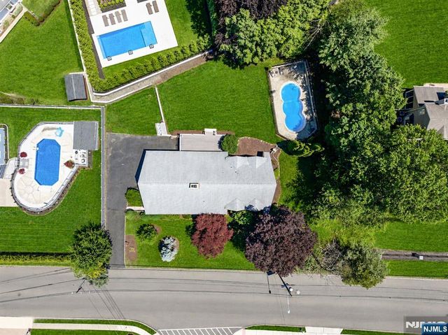 128 Beverly Road, Fairfield, NJ 07004