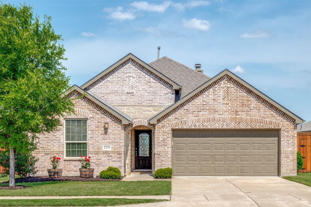 1209 Roadrunner Drive, Little Elm, TX 75068