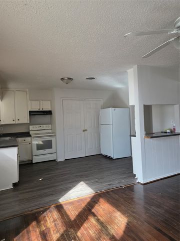 5232 Stephanie Drive, Haltom City, TX 76117