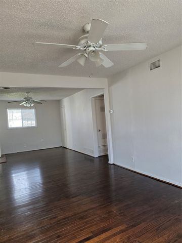 5232 Stephanie Drive, Haltom City, TX 76117