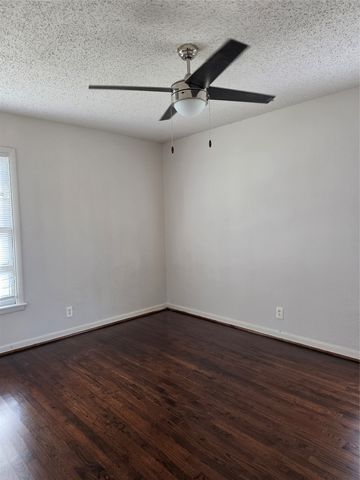 5232 Stephanie Drive, Haltom City, TX 76117